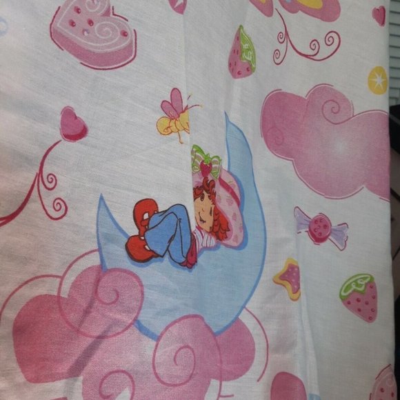 VTG STRAWBERRY SHORTCAKE Twin Flat Sheet Cutter craft Fabric USA girls pink 2007 - Picture 3 of 6